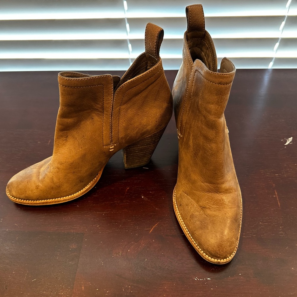 Dolce Vita Women’s heeled boots size 6.5